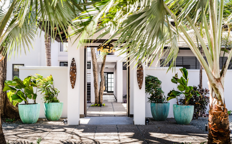 Guanacaste Private Villa or Luxury Resort – Which One to Choose?